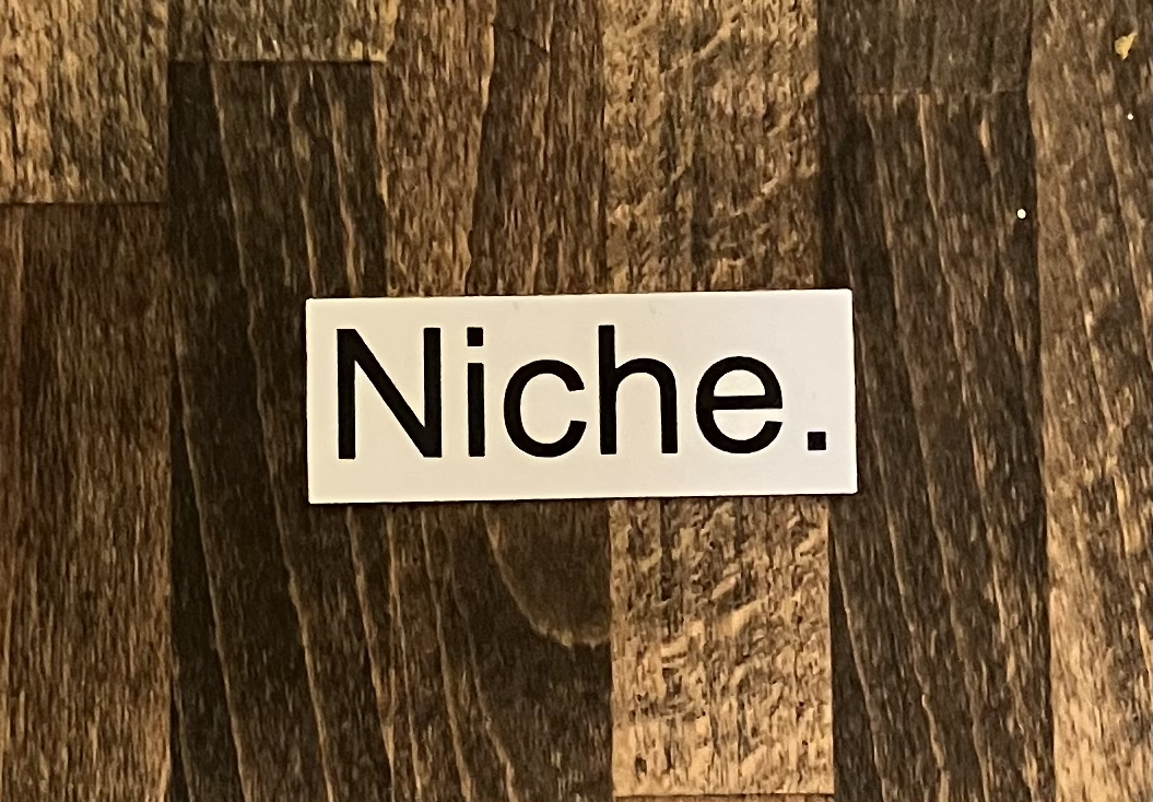 Sticker with the word Niche.